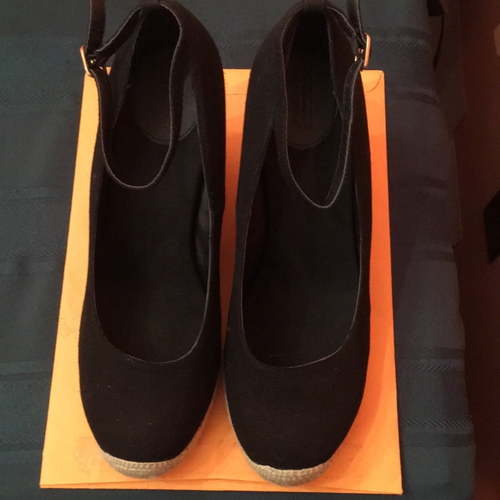 Espadrilles - Picture 3 of 4